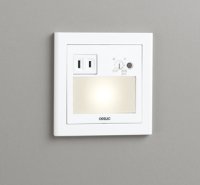 オーデリック　OB255031P1　フットライト LED一体型 非調光 電球色 コンセント付 明暗センサ付 ホワイト ￡