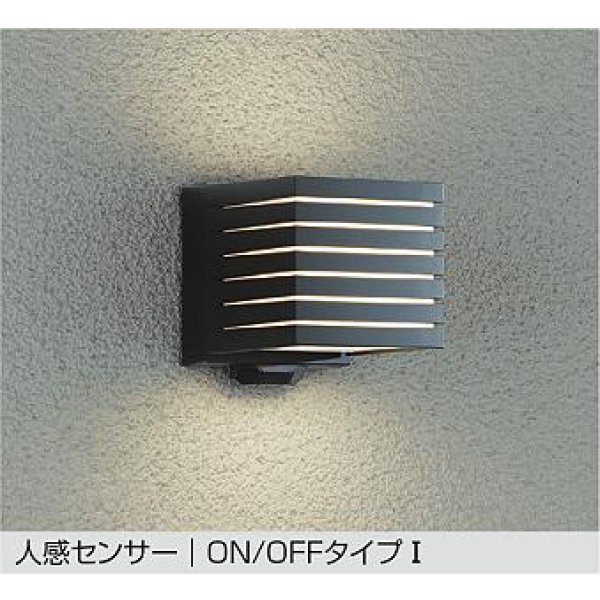 画像1: 大光電機(DAIKO) DWP-39661YE アウトドアライト ポーチ灯 非調光 電球色 LED ランプ付 人感センサー ON/OFFタイプI 防雨形 ブラック (1)